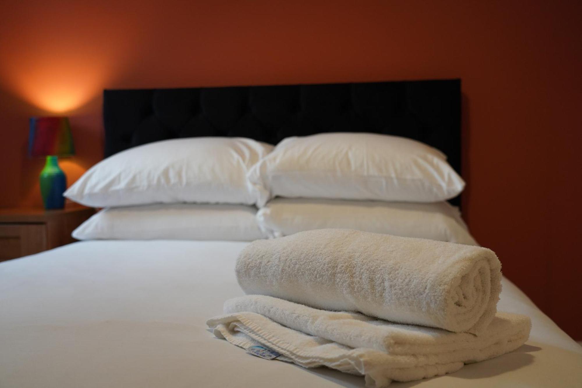 8 Double Beds In A 5 Bedroom House, Pets Welcome Epworth ภายนอก รูปภาพ